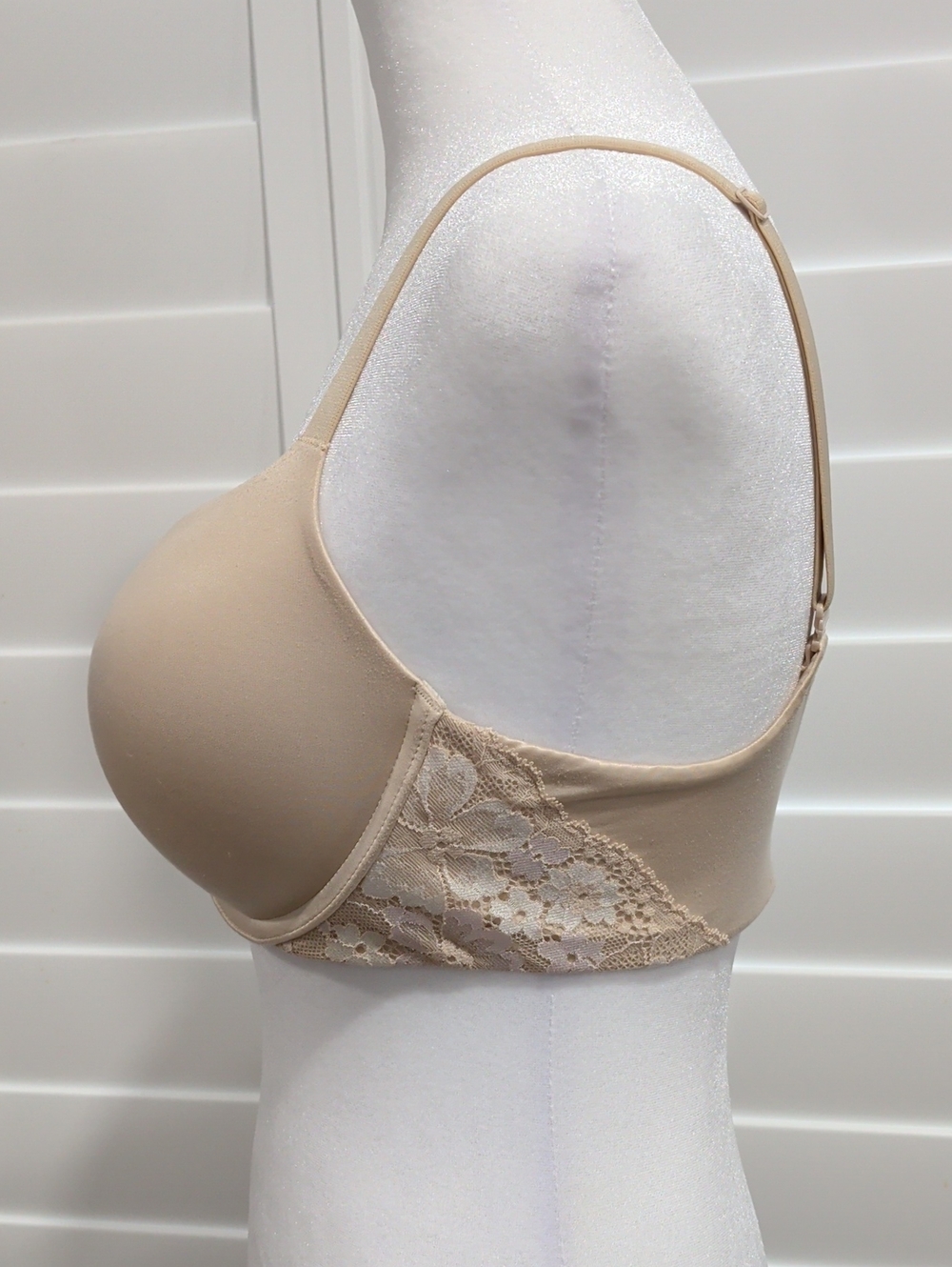 Body By Victoria Secret Push-up Bra Nude Color With Lace And Adjustable Straps. - Picture 3 of 8